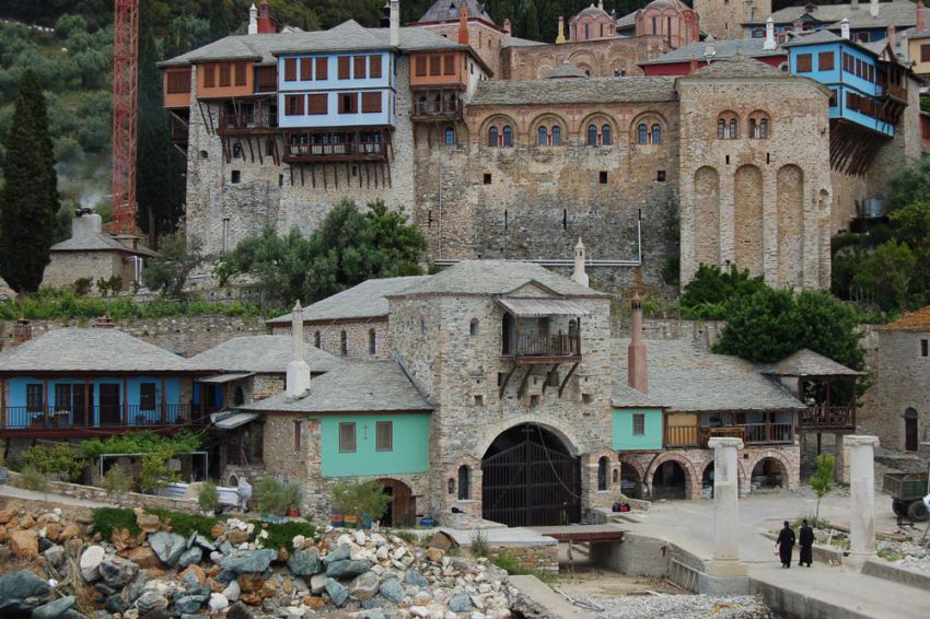 Дохиаров монастырь, Афон (Ἀθως) (Айон-Орос (Άγιον Όρος), Греция). общий вид в ландшафте