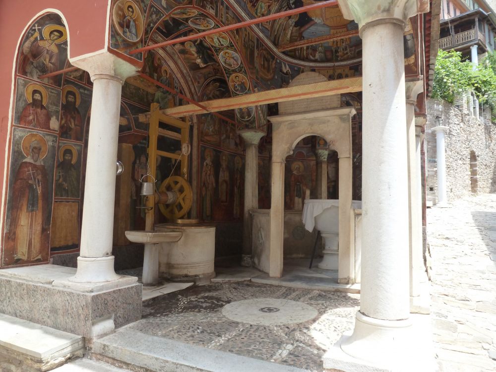 Дохиаров монастырь, Афон (Ἀθως) (Айон-Орос (Άγιον Όρος), Греция). дополнительная информация, колодец Архангелов
