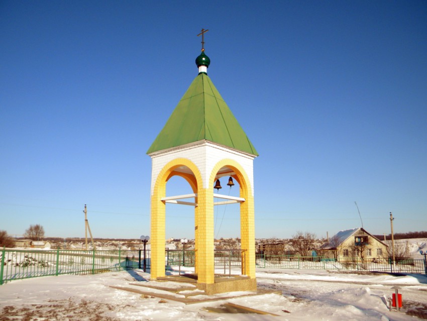 Церковь Космы и Дамиана, Курасовка (Ивнянский район, Белгородская область). общий вид в ландшафте, колокольня