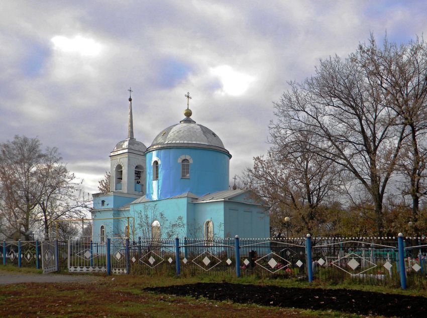 Новенькое. Церковь Михаила Архангела. общий вид в ландшафте