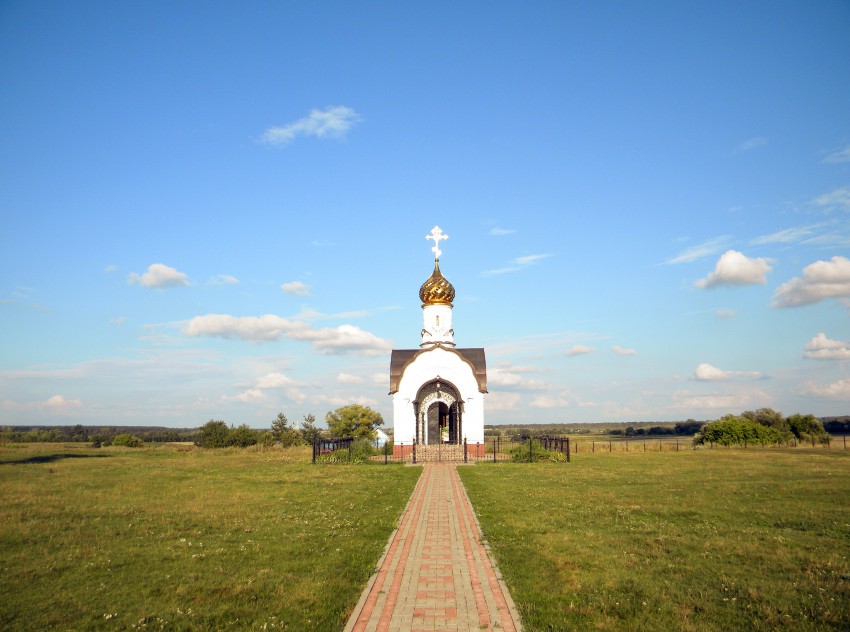 Часовня Троицы Живоначальной, Самарино (Ивнянский район, Белгородская область). общий вид в ландшафте