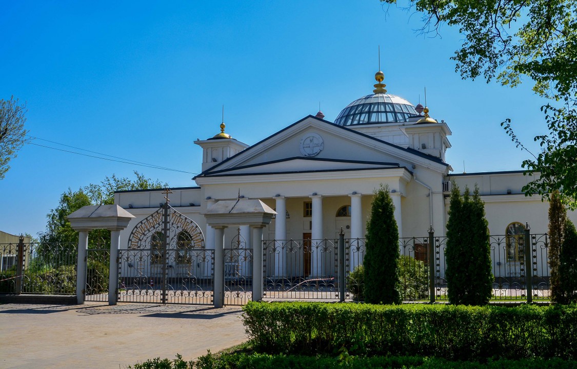 Крестовая церковь Алексия, митрополита Московского, при Липецком епархиальном управлении, Липецк (Липецк, город, Липецкая область). общий вид в ландшафте