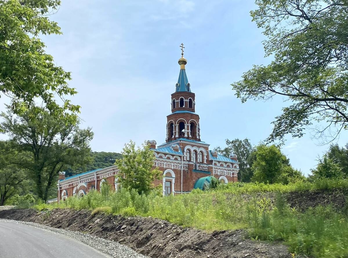 Раздольненский Казанский женский монастырь, Раздольное (Надеждинский район, Приморский край). фасады, Подъезд к монастырю