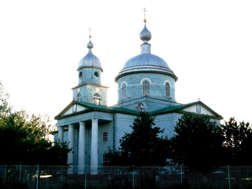 Церковь Георгия Победоносца, Истобное (Губкин, город, Белгородская область). общий вид в ландшафте