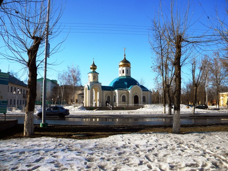 Церковь Ксении Петербургской при районной больнице, Губкин (Губкин, город, Белгородская область). общий вид в ландшафте