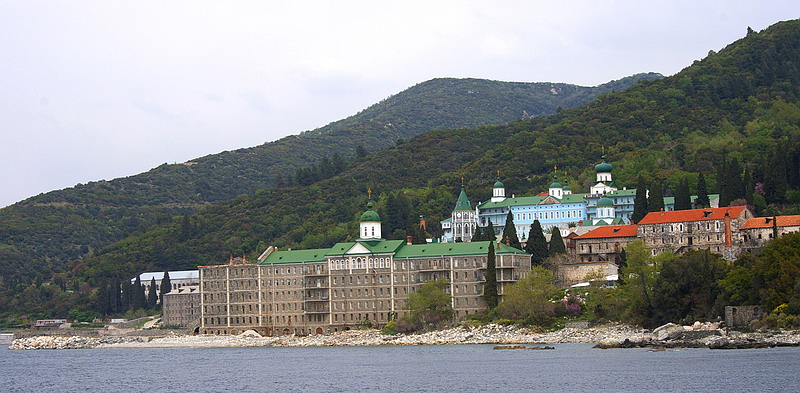 Монастырь Пантелеимона, Афон (Ἀθως) (Айон-Орос (Άγιον Όρος), Греция). фасады, Вид  с парома