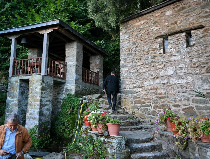 Лавра Святого Афанасия, Афон (Ἀθως) (Айон-Орос (Άγιον Όρος), Греция). дополнительная информация, Источник Святого Афанасия недалеко от Лавры
