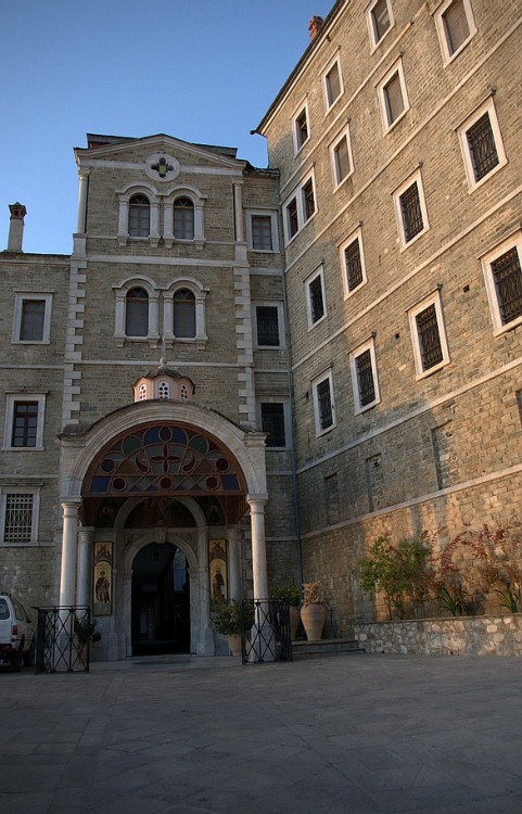 Монастырь Святого Павла, Афон (Ἀθως) (Айон-Орос (Άγιον Όρος), Греция). дополнительная информация, Вход в монастырь