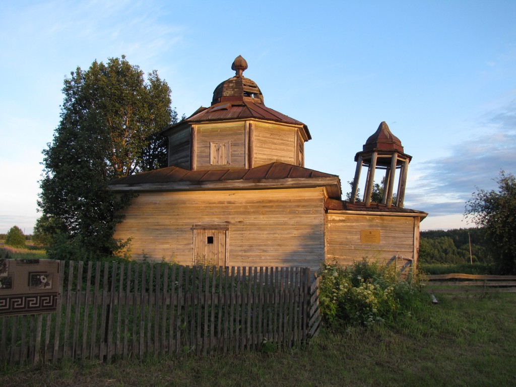 Часовня Воздвижения Креста Господня, Пуминовская (Коношский район, Архангельская область). фасады