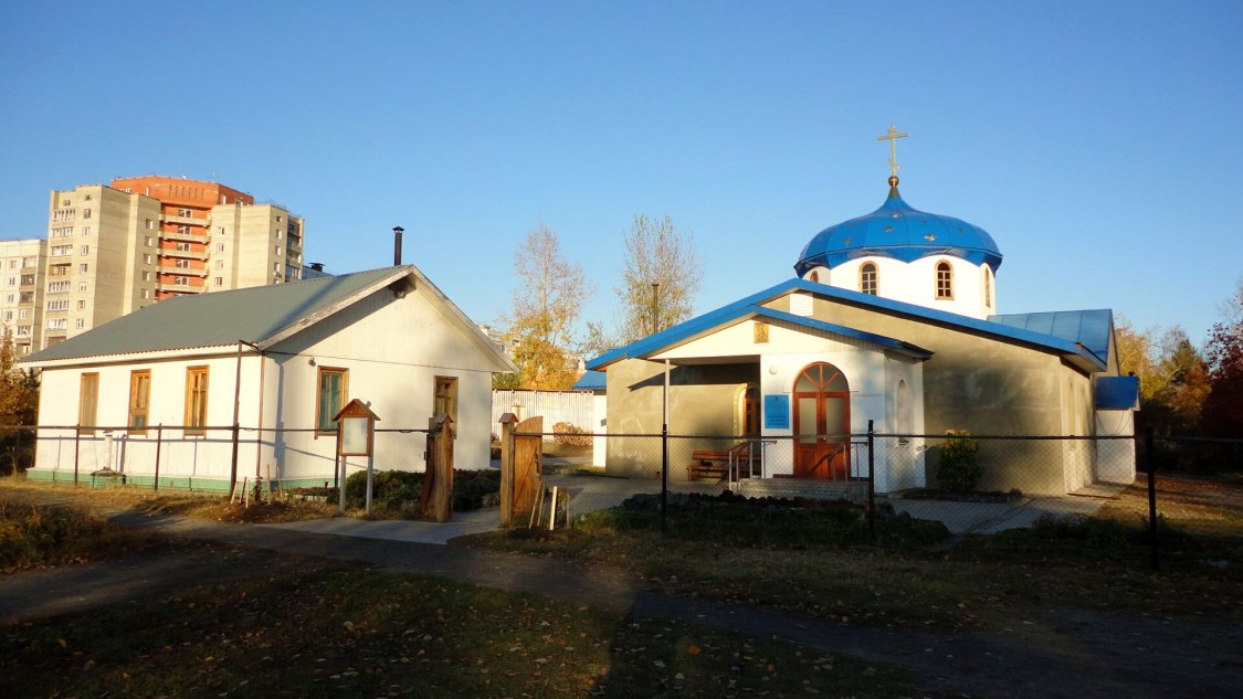 Новосибирск. Церковь Благовещения Пресвятой Богородицы. общий вид в ландшафте, Храм и трапезная, вид с запада, реставрационные работы