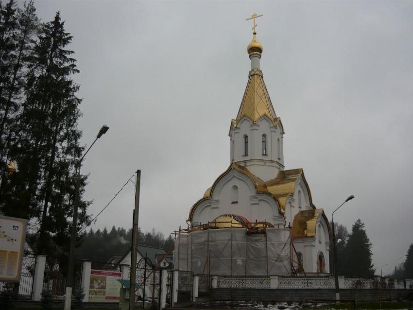 Церковь Воскресения Христова, Катынь (Смоленский район, Смоленская область). общий вид в ландшафте, Строительство храма завершается