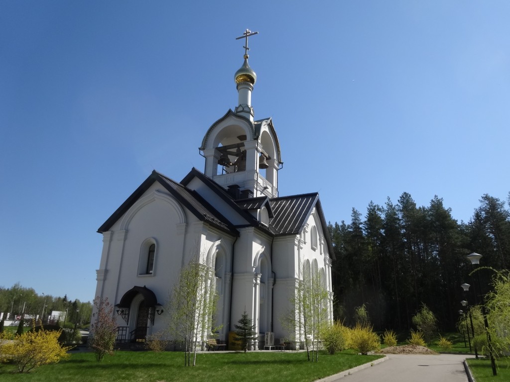 Церковь Воскресения Христова, Катынь (Смоленский район, Смоленская область). дополнительная информация, вид с юго-запада на трапезную с колокольней