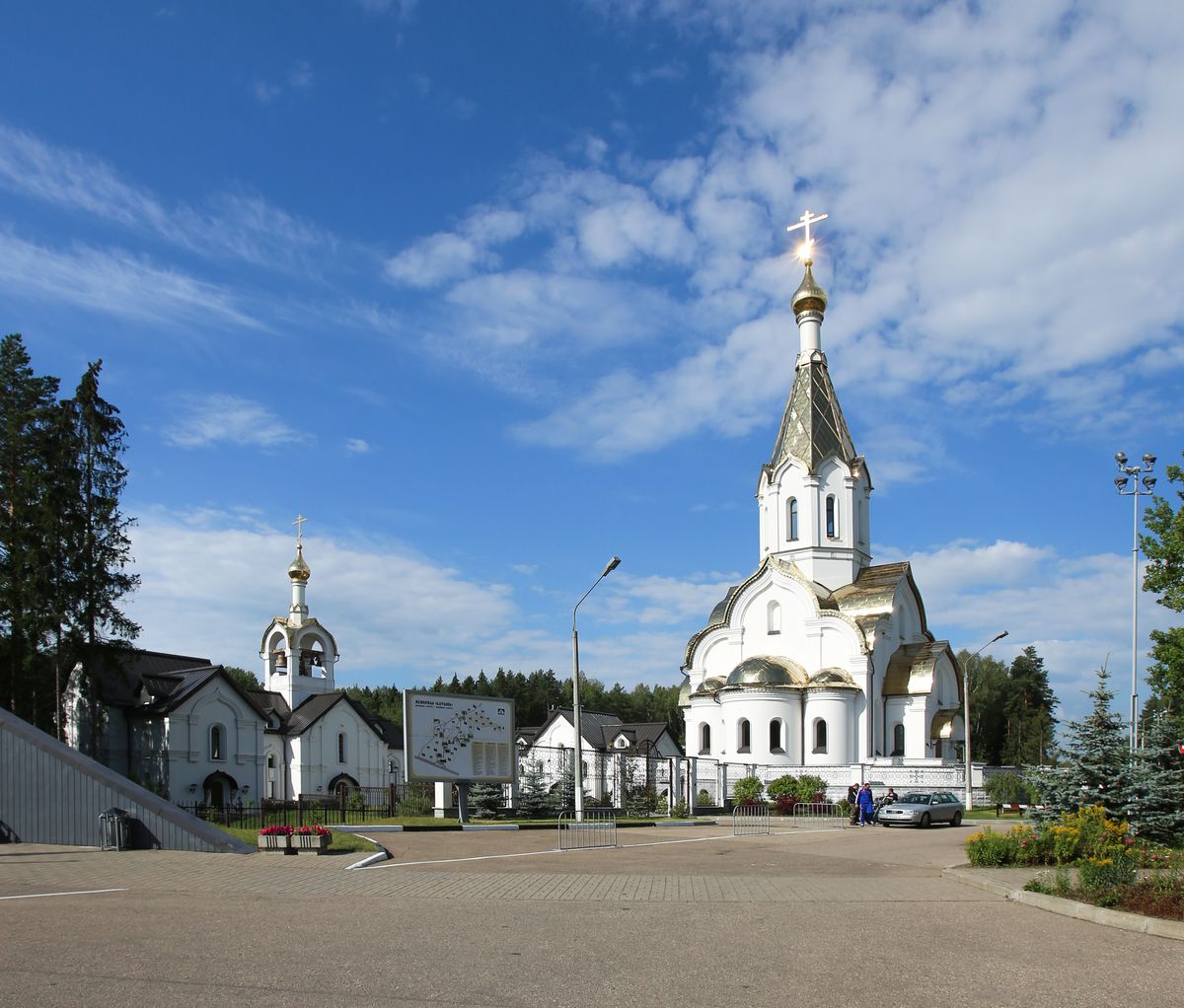 общий вид в ландшафте. Церковь Воскресения Христова, Катынь (Смоленский район, Смоленская область)