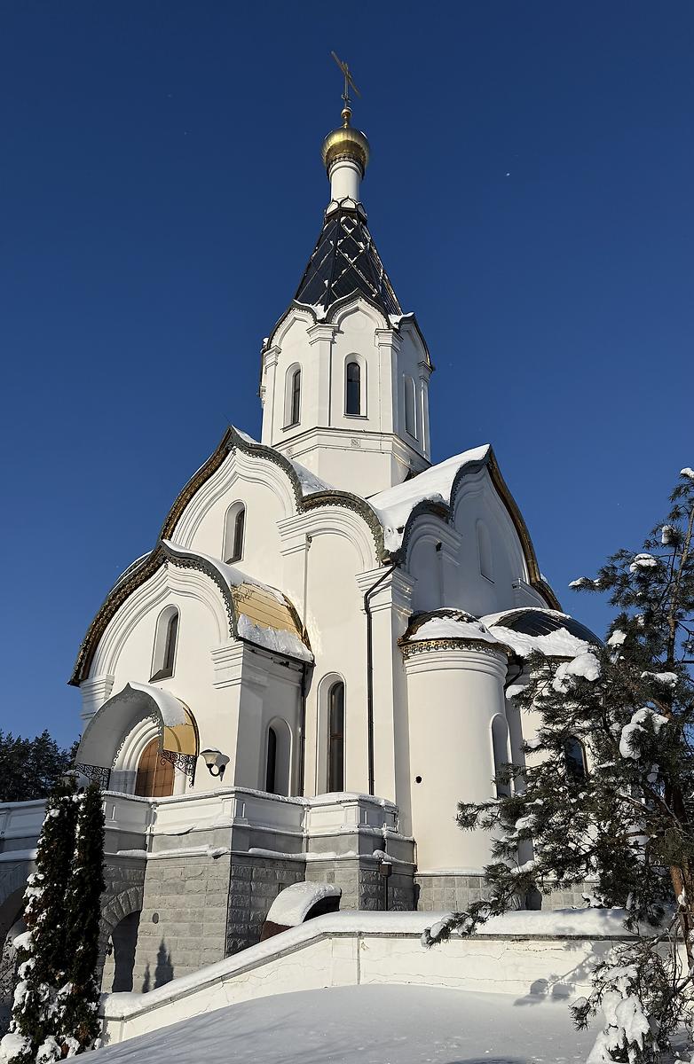 Вид с юго-востока, фасады. Церковь Воскресения Христова, Катынь (Смоленский район, Смоленская область)