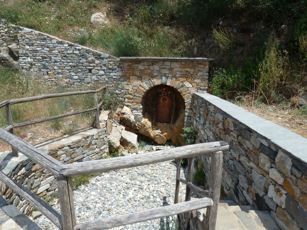 Монастырь Ксенофонт, Афон (Ἀθως) (Айон-Орос (Άγιον Όρος), Греция). дополнительная информация, источник св. Георгия ниже уровня моря