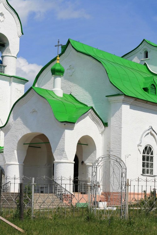Кафедральный собор Троицы Живоначальной, Омутнинск (Омутнинский район, Кировская область). фасады