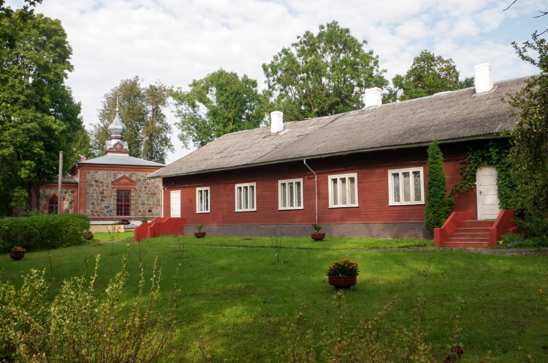 Церковь Богоявления Господня, Салдус (Салдусский край, Латвия). дополнительная информация, Церковь и дом при церкви.