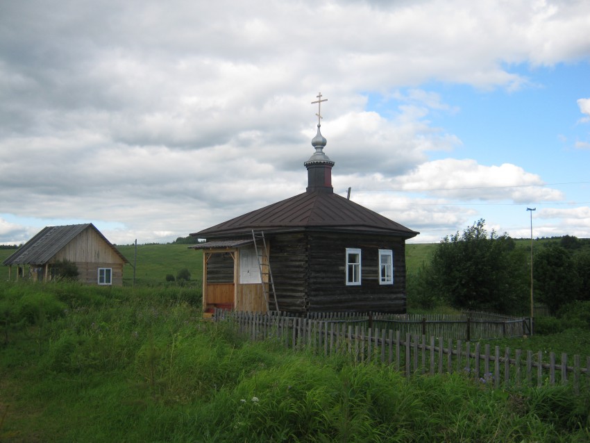 Копосово (Царство). Часовня Николая Чудотворца. общий вид в ландшафте