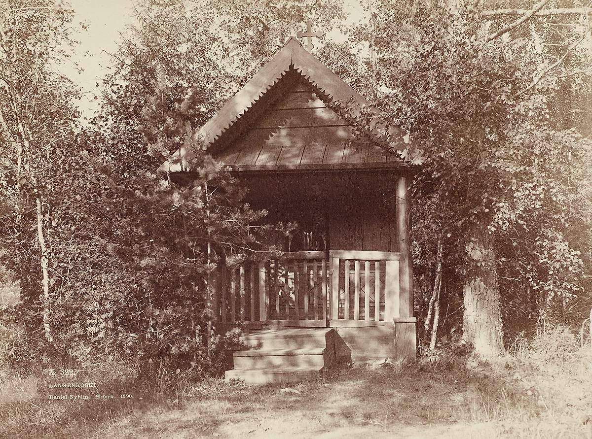 Фото 1890 года с сайта museovirasto.finna.fi. Автор Daniel Nyblin, архивная фотография. Часовня Николая Чудотворца, Котка (Кюменлааксо, Финляндия)