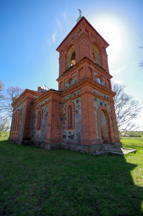 Церковь Арсения Великого, Кульциемс (Талсинский край, Латвия). фасады, Церковь в стадии реставрации.
