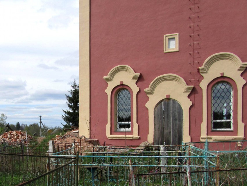 Озерец. Церковь Троицы Живоначальной. архитектурные детали, южный фасад (фрагмент)