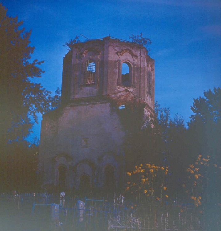 Озерец. Церковь Троицы Живоначальной. фасады, 1991