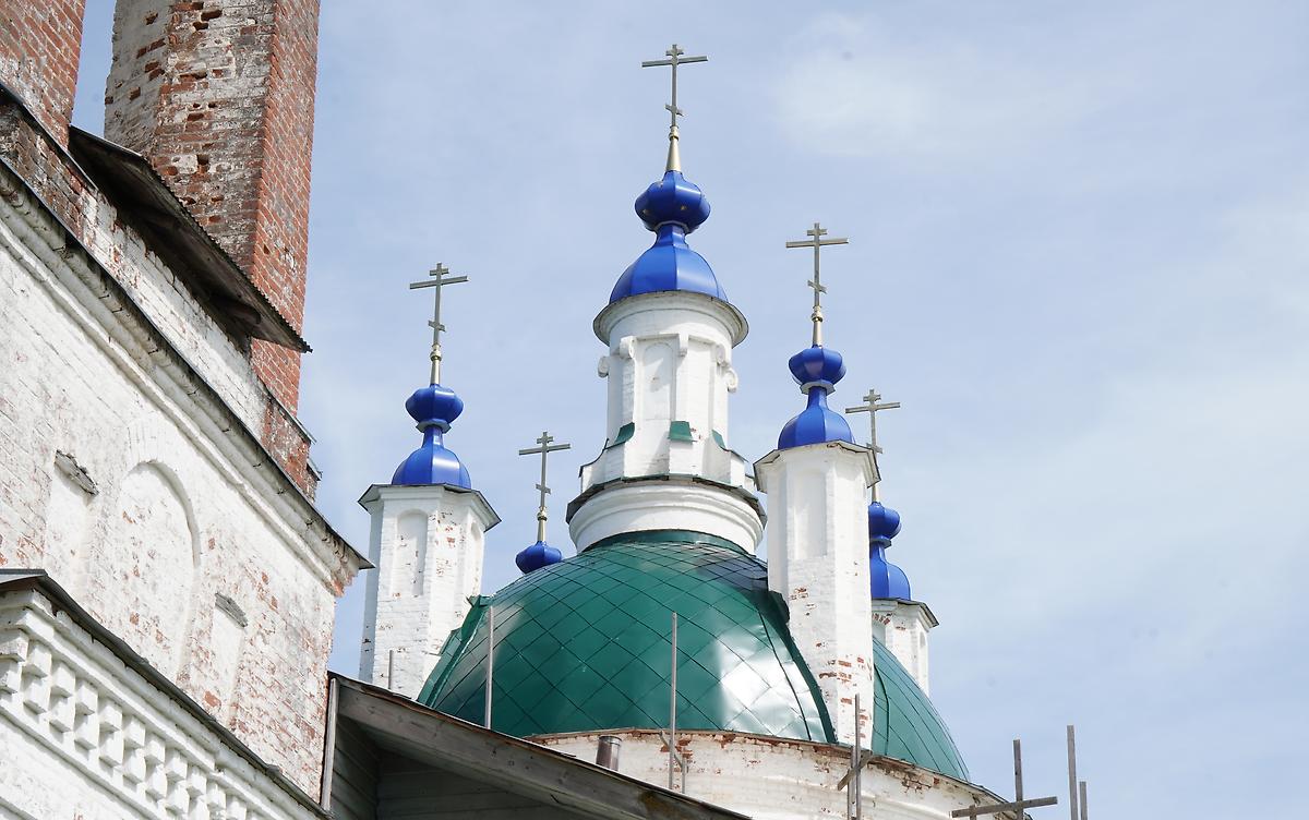 Пятиглавый купол с западной стороны, архитектурные детали. Церковь Преображения Господня, Спас (Пошехонский район, Ярославская область)