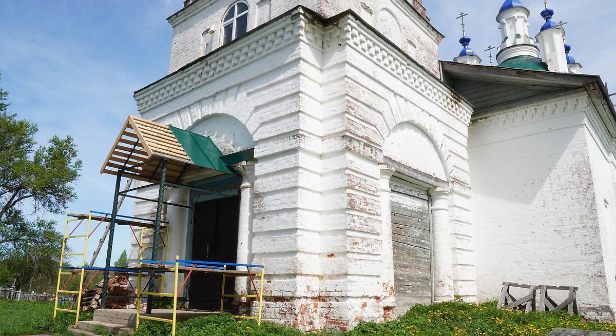 Паперть и притвор церкви, архитектурные детали. Церковь Преображения Господня, Спас (Пошехонский район, Ярославская область)