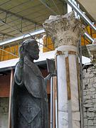 Церковь Николая Чудотворца, Статуя Св.Николая Мирликийского во внутреннем дворике церкви, Мира, Анталья, Турция