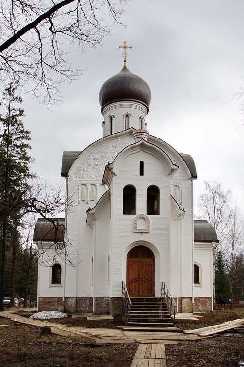 Церковь Всех Святых, в земле Российской просиявших, Софрино, посёлок (Пушкинский район и гг. Ивантеевка, Королёв, Московская область). фасады, Вид с западной стороны