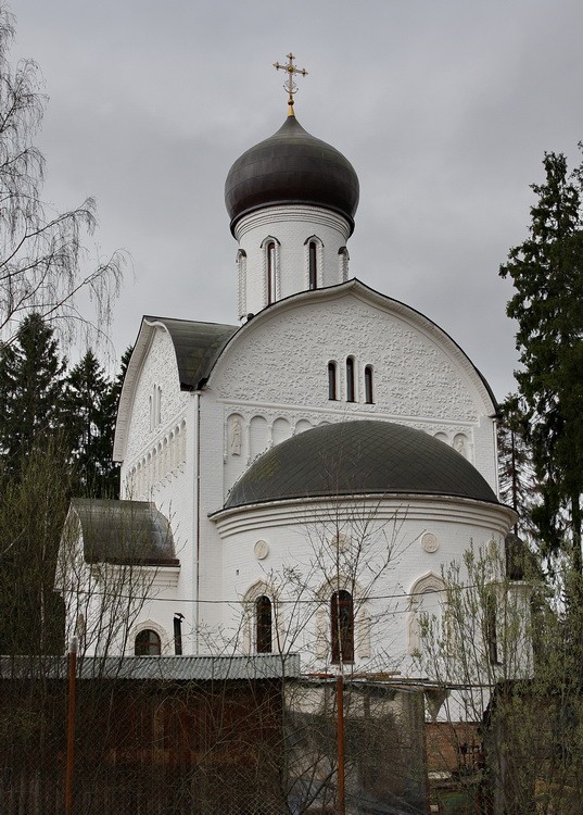 Церковь Всех Святых, в земле Российской просиявших, Софрино, посёлок (Пушкинский район и гг. Ивантеевка, Королёв, Московская область). фасады, Вид с юго-востока-востока