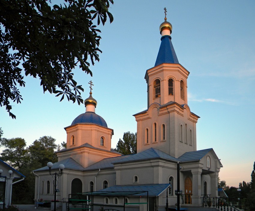 Моленная Покрова Пресвятой Богородицы, Белгород (Белгород, город, Белгородская область). общий вид в ландшафте