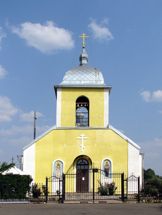 Никитовка. Церковь Димитрия Солунского. общий вид в ландшафте
