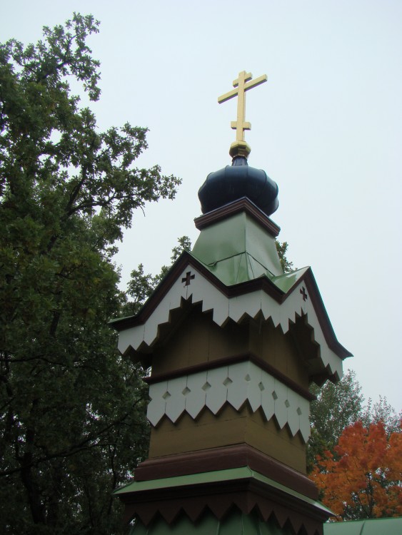Церковь Петра и Павла, Юрмала (Юрмала, город, Латвия). архитектурные детали, Малые купола с крестами по правую и левую стороны храма
