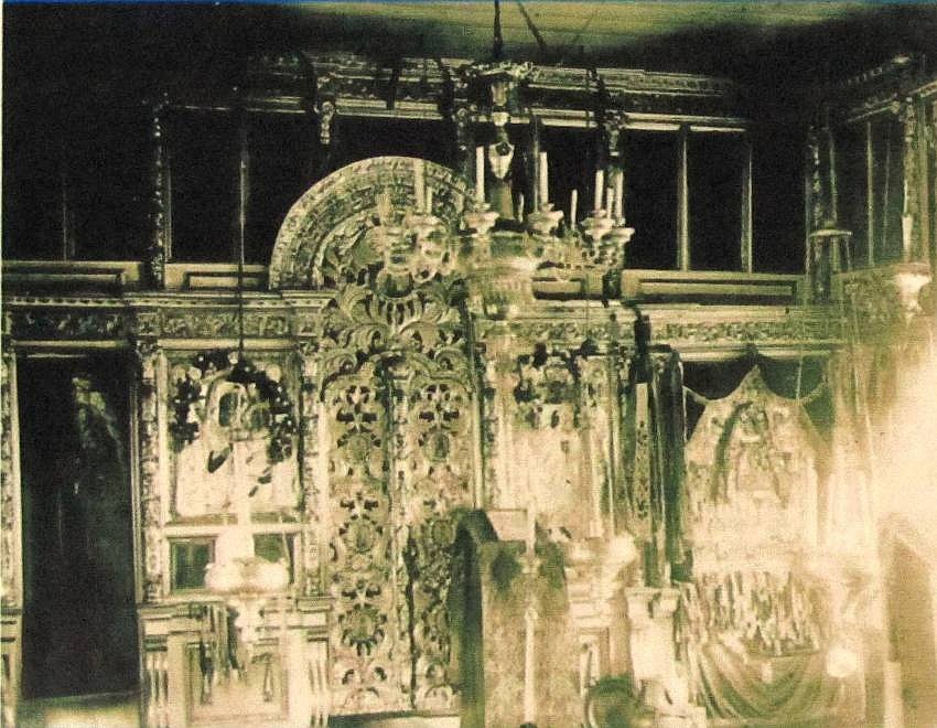 Церковь Алексия, человека Божия, Куртяево, урочище (Северодвинск, город, Архангельская область). архивная фотография, Фото начала XX века. В храме.