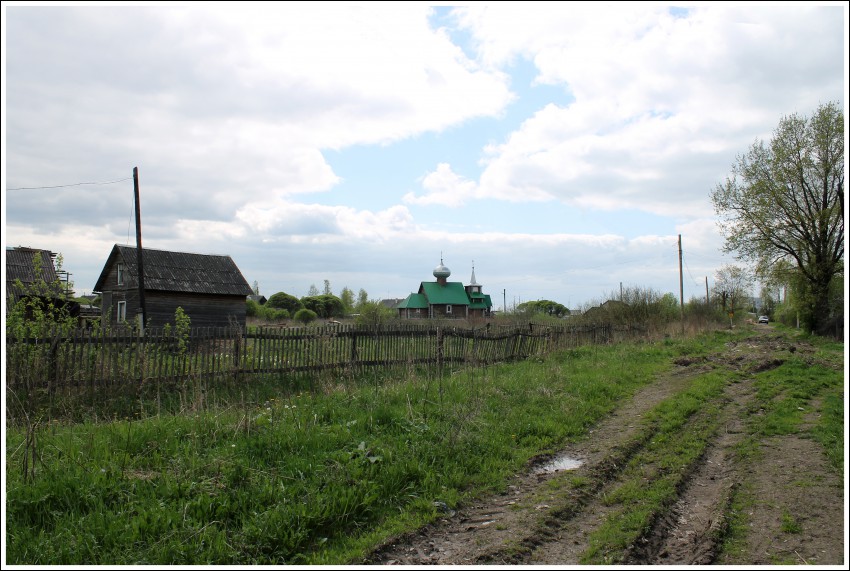 Успенское. Церковь Успения Пресвятой Богородицы (новая). общий вид в ландшафте