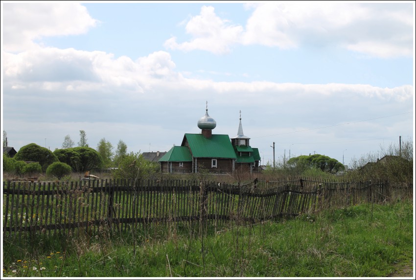Церковь Успения Пресвятой Богородицы (новая), Успенское (Чудовский район, Новгородская область). общий вид в ландшафте