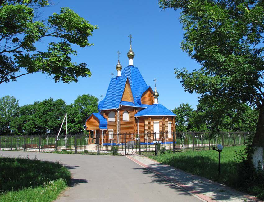 Проходное. Церковь Покрова Пресвятой Богородицы. общий вид в ландшафте