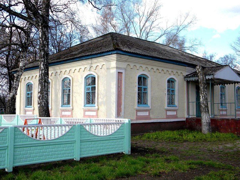 Церковь Петра и Павла, Кощеево (Корочанский район, Белгородская область). общий вид в ландшафте, Церковь в приспособленном здании. Новый храм строится