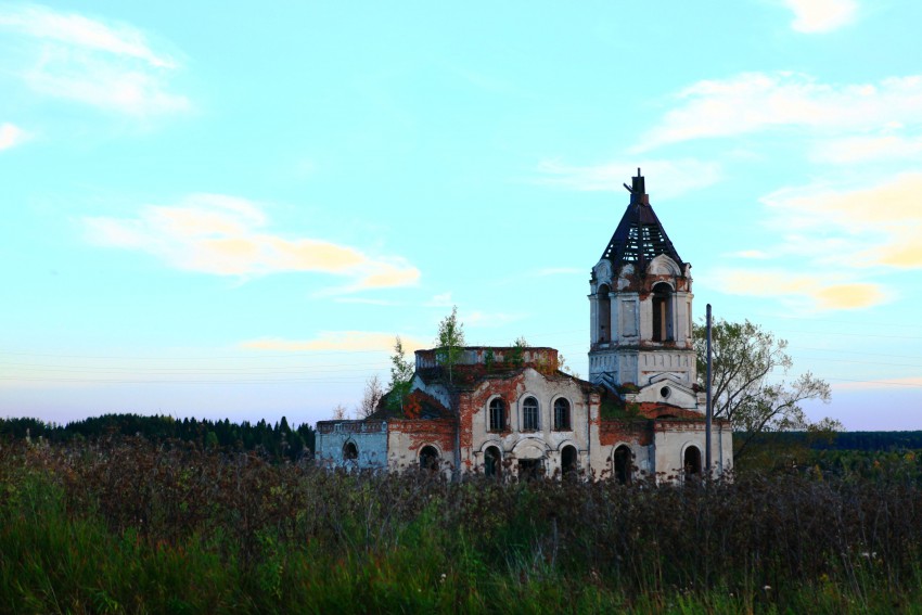 Церковь Рождества Пресвятой Богородицы, Комарово (Алапаевский район (Алапаевское МО и Махнёвское МО), Свердловская область). фасады