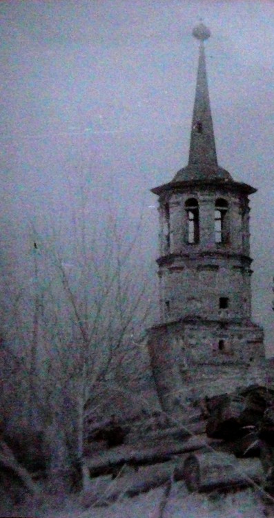 Лёнва. Церковь Троицы Живоначальной. общий вид в ландшафте, Фотографировал я в один из приездов в г. Березники