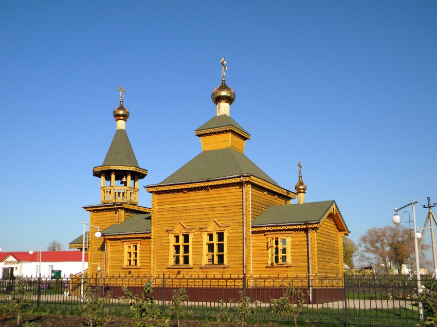 Церковь Димитрия Солунского, Плота (Прохоровский район, Белгородская область). общий вид в ландшафте