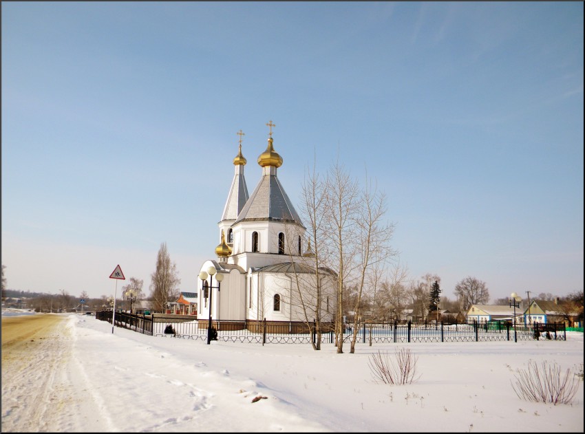 Колотиловка. Церковь Михаила Архангела. общий вид в ландшафте