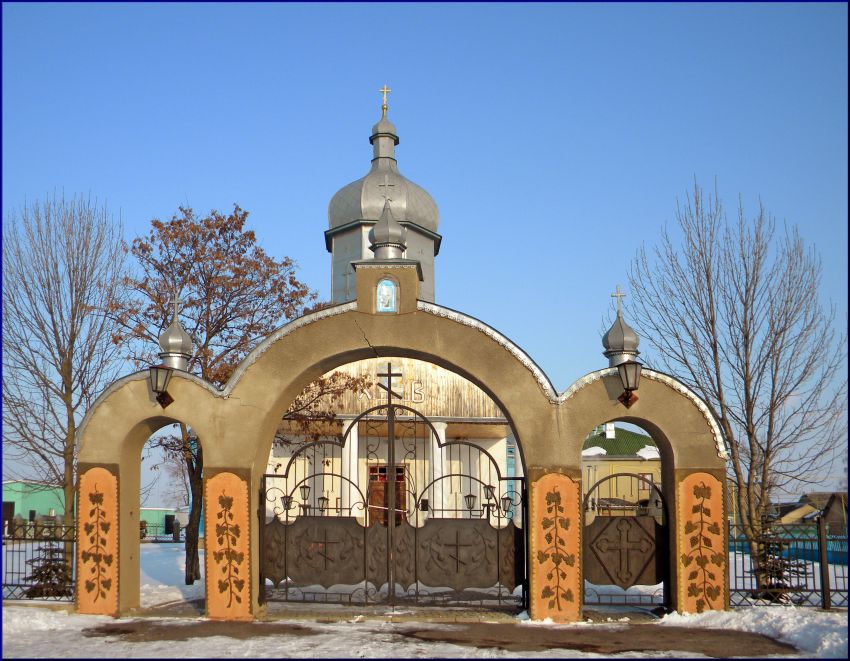 Горки. Церковь Рождества Христова. общий вид в ландшафте