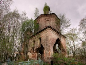 Увицы, погост. Церковь Троицы Живоначальной