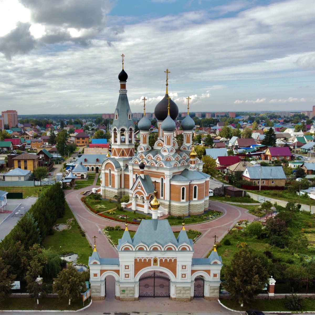 Кафедральный собор Преображения Господня, Бердск (Бердск, город, Новосибирская область). фасады, Вид с ул Горького