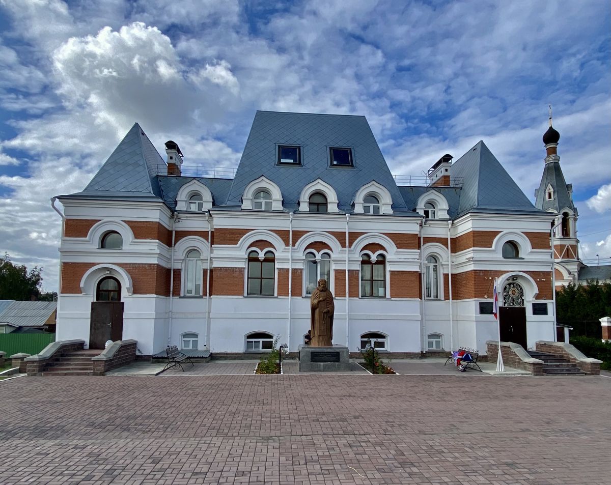 Кафедральный собор Преображения Господня, Бердск (Бердск, город, Новосибирская область). дополнительная информация, Православная гимназия во имя Преподобного Серафима Саровского 