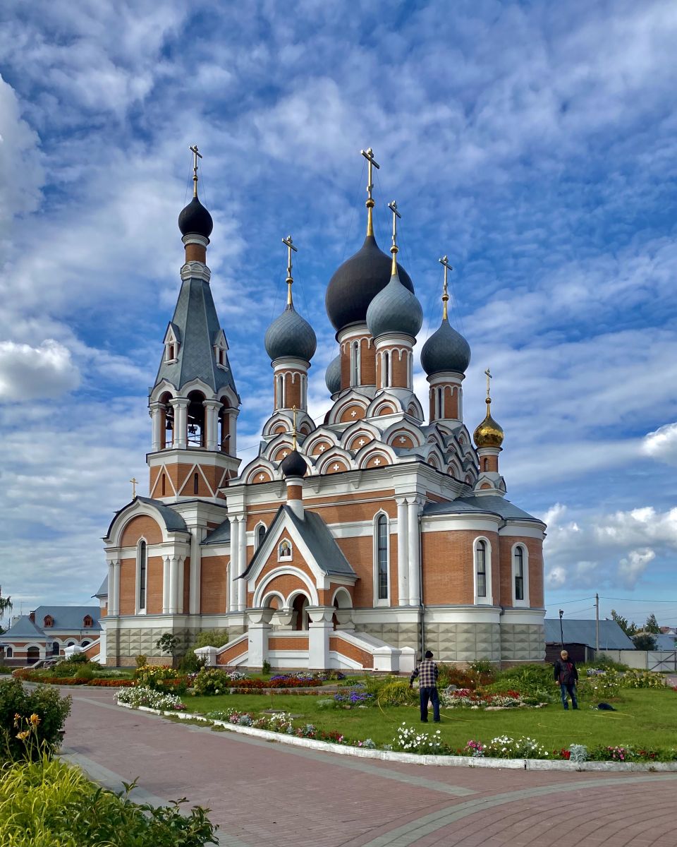 Кафедральный собор Преображения Господня, Бердск (Бердск, город, Новосибирская область). фасады, Вид от входа на территорию храма