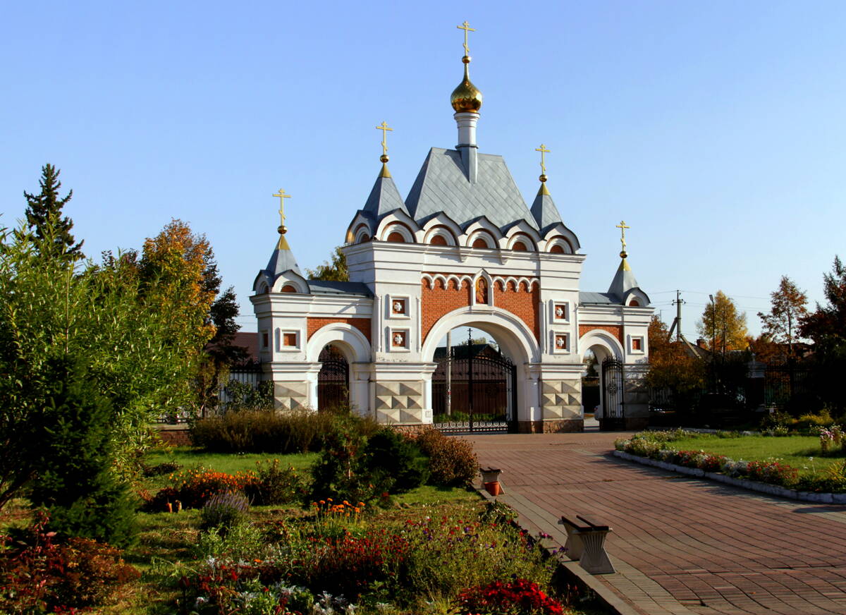 Кафедральный собор Преображения Господня, Бердск (Бердск, город, Новосибирская область). дополнительная информация, Главные ворота в ограде