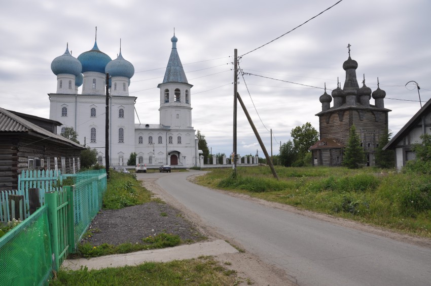 Храмовый комплекс. Церкви Сретения Господня и Покрова Пресвятой Богородицы, Рикасово (Заостровье) (Приморский район, Архангельская область). общий вид в ландшафте